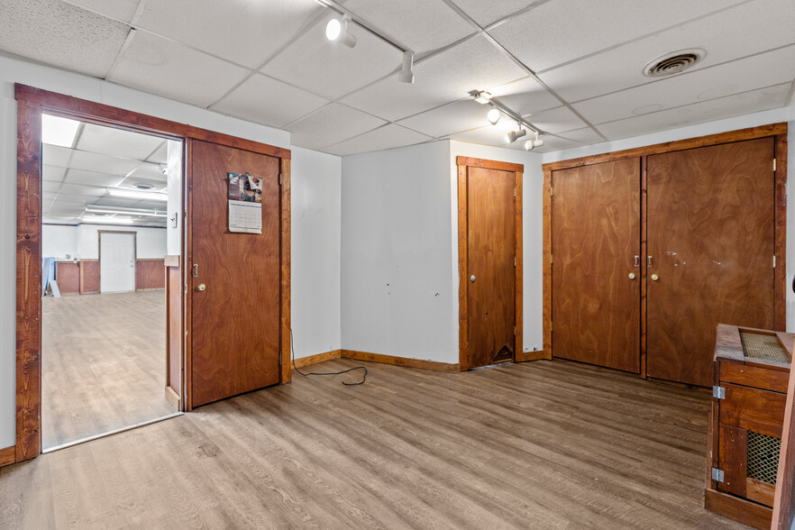 6542 Frankstown Ave, Pittsburgh, PA for sale - Interior Photo - Image 2 of 10