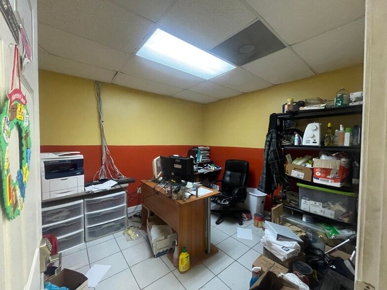 1918 N 2nd St, Booneville, MS for sale - Interior Photo - Image 3 of 22