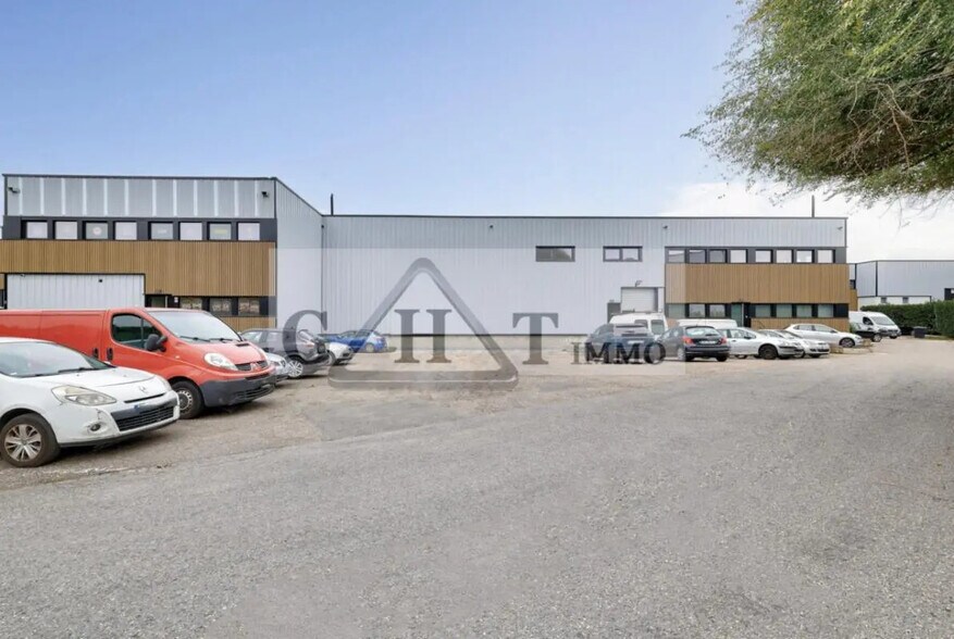 Industrial in Villeneuve-la-Garenne for lease - Building Photo - Image 2 of 3