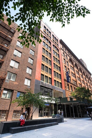 137 E 25th St, New York, NY à louer - Photo du bâtiment - Image 3 de 9