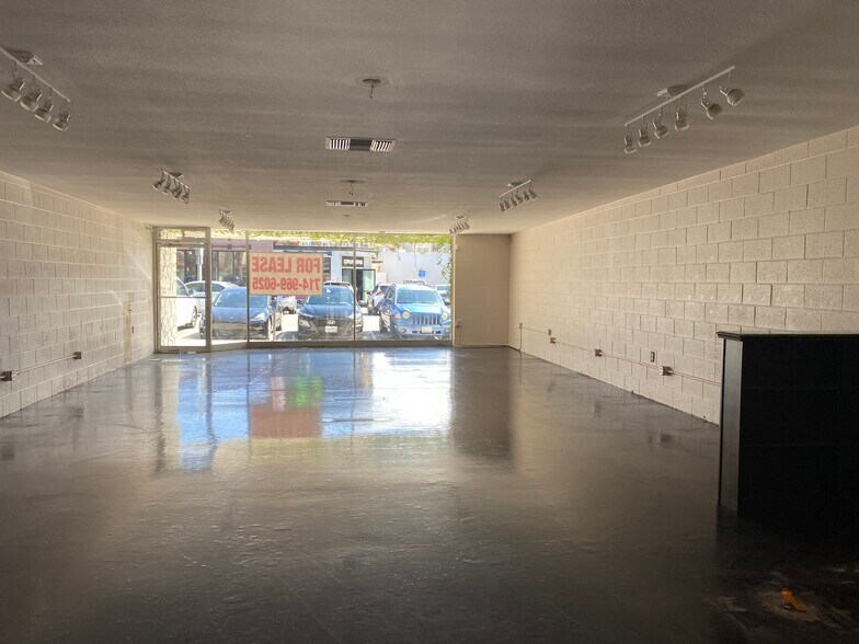 207 5th St, Huntington Beach, CA à louer - Photo du bâtiment - Image 3 de 11