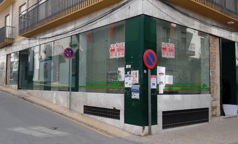 Multifamily in Valdepeñas de Jaén, Jaén for sale Building Photo- Image 1 of 2