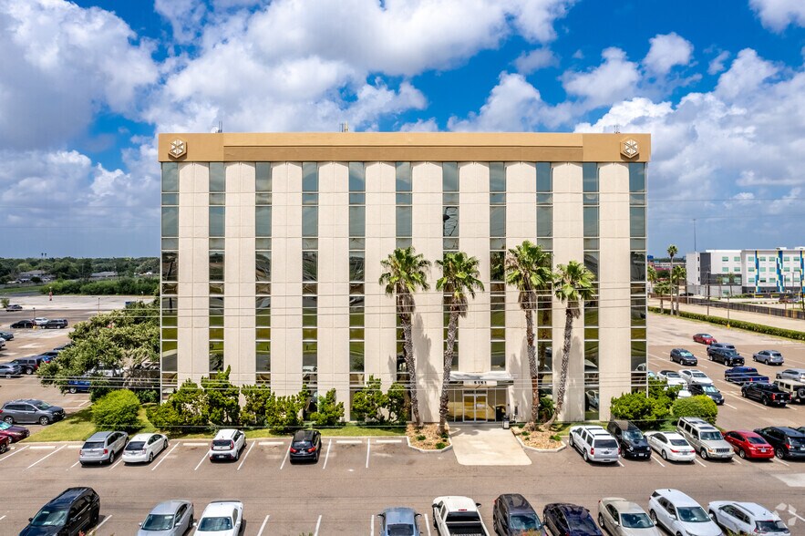 5151 Flynn Pky, Corpus Christi, TX à louer - Photo du bâtiment - Image 2 de 5