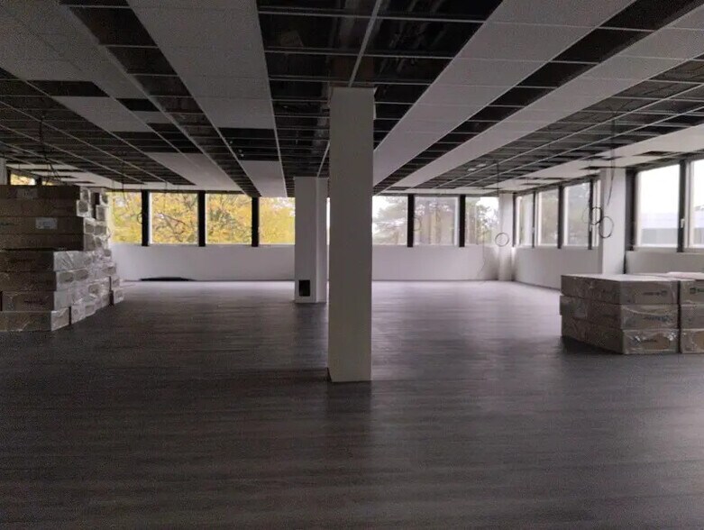 Office in Labège for lease - Interior Photo - Image 2 of 9