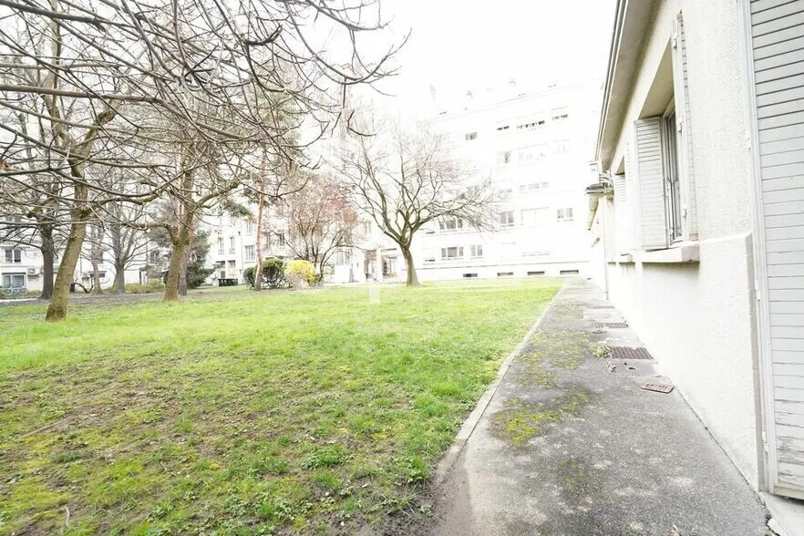 Office in Lyon for lease - Building Photo - Image 3 of 7