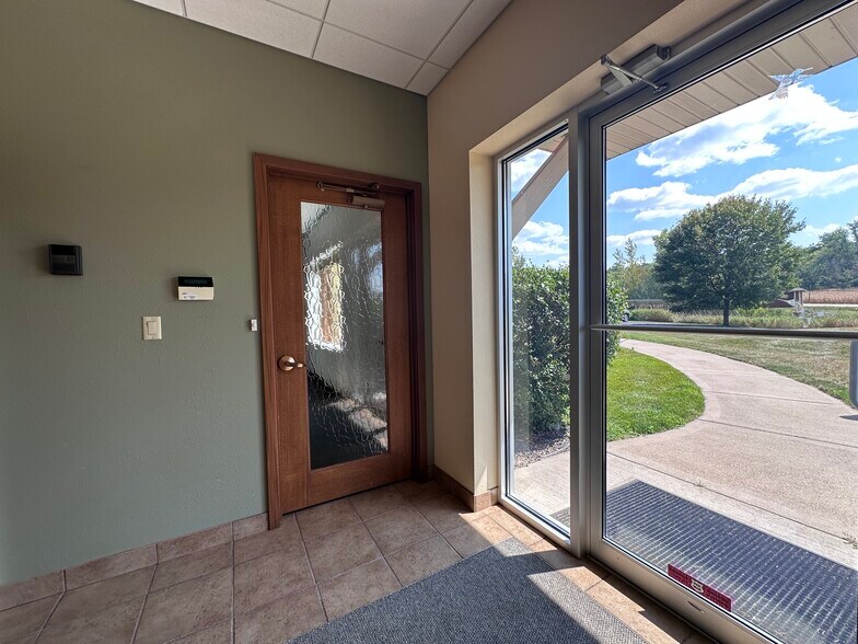 N7915 902nd St, River Falls, WI à louer - Photo du bâtiment - Image 3 de 11