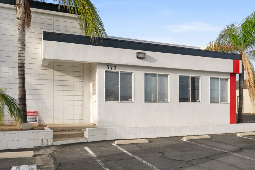 575-577 E Edna Pl, Covina, CA for lease - Building Photo - Image 3 of 15