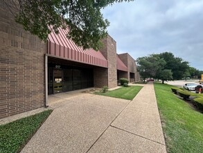 801-815 Greenview Dr, Grand Prairie, TX à louer Photo du bâtiment- Image 2 de 5