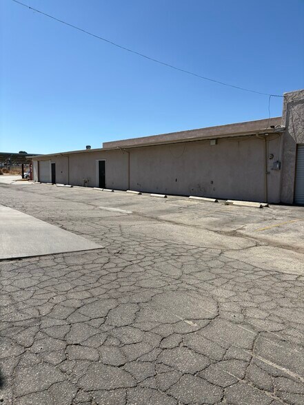 142 E Avenue I, Lancaster, CA à louer - Photo du bâtiment - Image 3 de 7