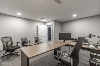 52 Emerson Cir, Rossville, GA for lease Interior Photo- Image 2 of 6