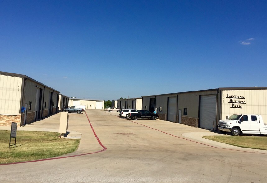 11901-11911 Hilltop Rd, Argyle, TX à louer - Photo du bâtiment - Image 3 de 7