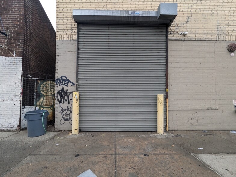 46-55 Metropolitan Ave, Ridgewood, NY for lease - Building Photo - Image 3 of 4