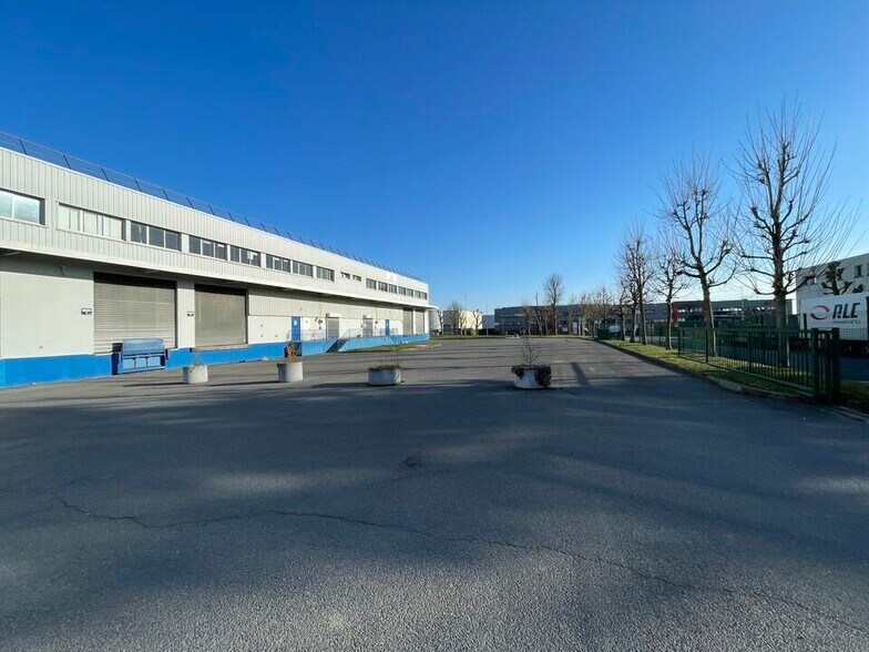 Industrial in Goussainville for lease - Building Photo - Image 2 of 6