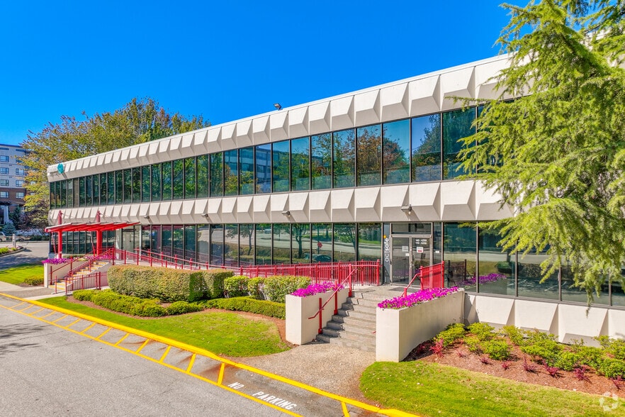 4259 Canada Way, Burnaby, BC à louer - Photo du bâtiment - Image 2 de 4