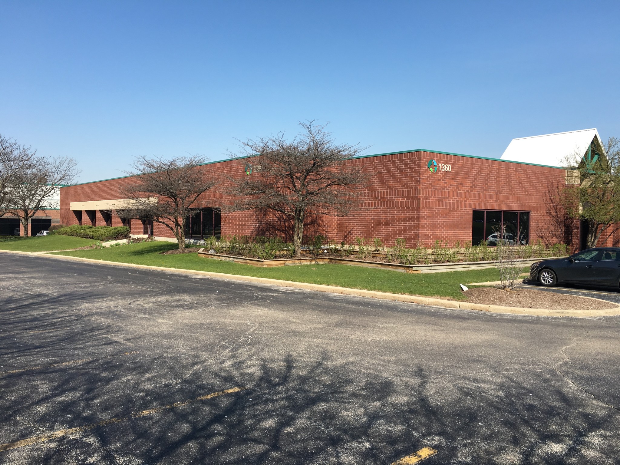 1360 N Wood Dale Rd, Wood Dale, IL for lease Building Photo- Image 1 of 6