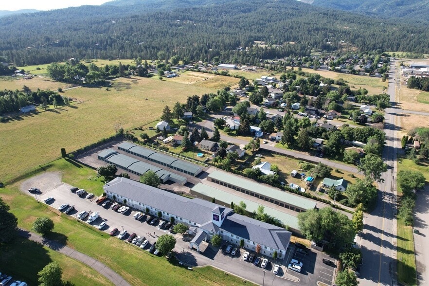 ID & WA 2-Property Portfolio portfolio of 2 properties for sale on LoopNet.ca - Building Photo - Image 2 of 9