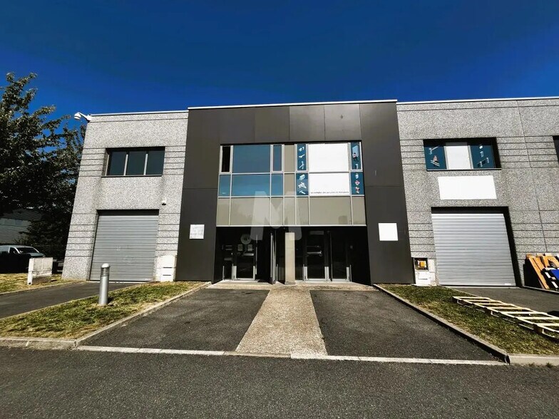 Bureau dans Lieusaint à louer - Photo du bâtiment - Image 2 de 9