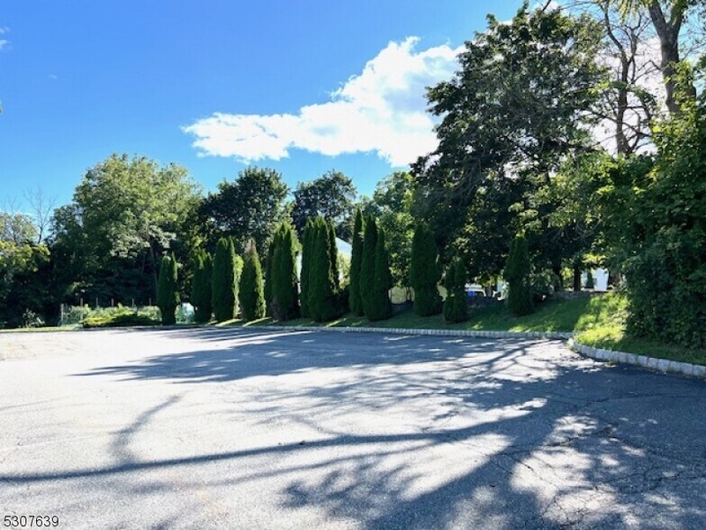 165 State Rt 23, Franklin, NJ à vendre - Photo du bâtiment - Image 3 de 14