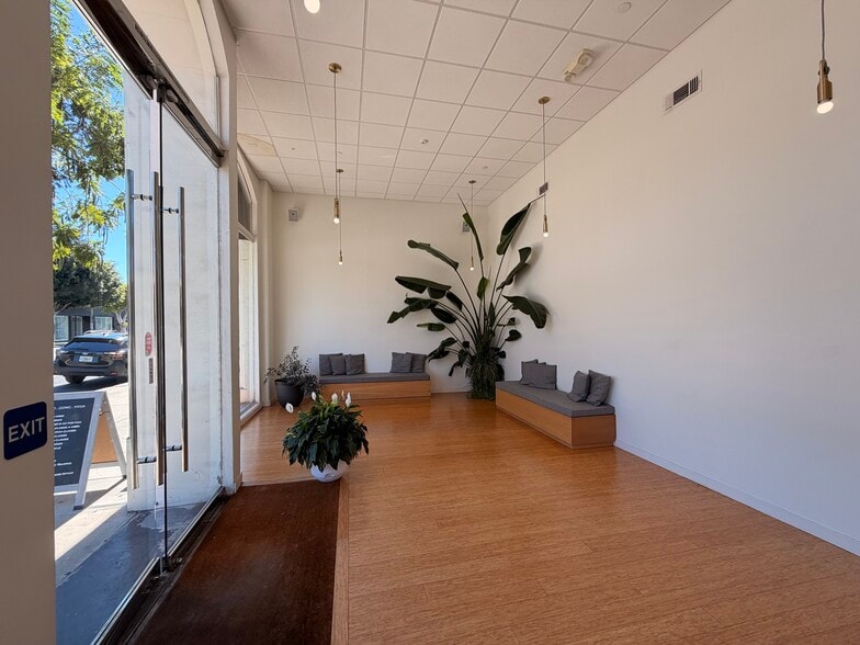 145 N La Brea Ave, Los Angeles, CA for lease - Interior Photo - Image 3 of 6