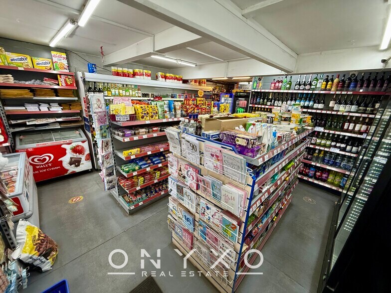 26 Peppard Rd, Sonning Common à vendre - Photo du bâtiment - Image 2 de 15