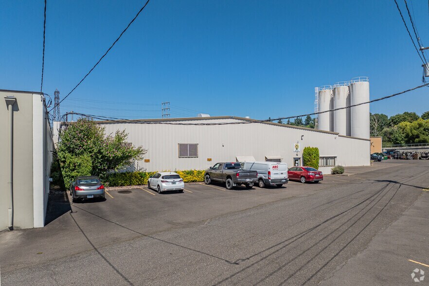 2425-2505 SE Moores St, Milwaukie, OR à vendre - Photo du bâtiment - Image 3 de 10