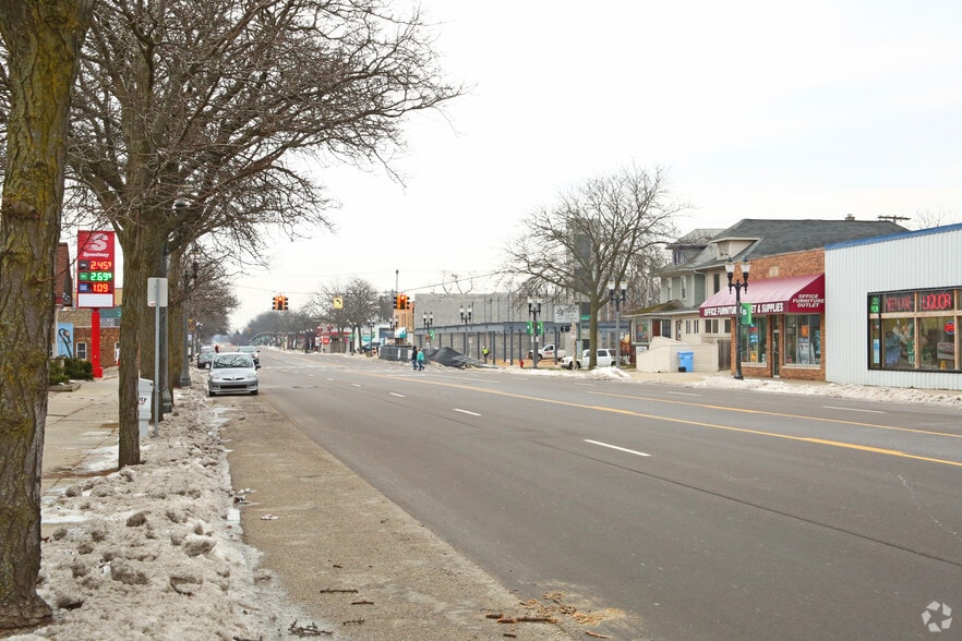 1910 E Michigan Ave, Lansing, MI for sale - Building Photo - Image 3 of 5