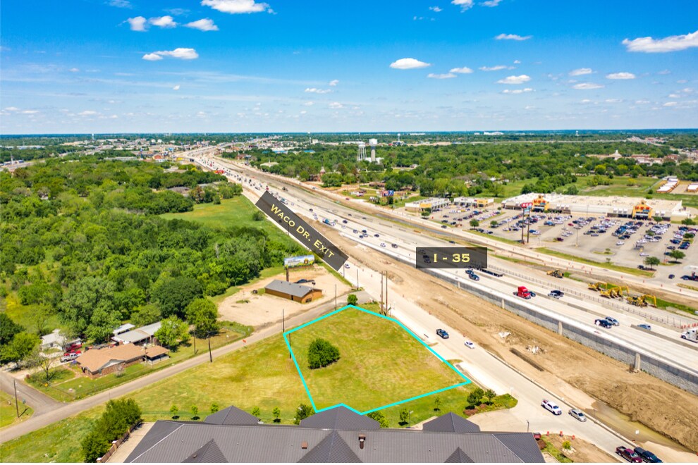 906 N IH-35, Waco, TX à vendre Photo du bâtiment- Image 1 de 6