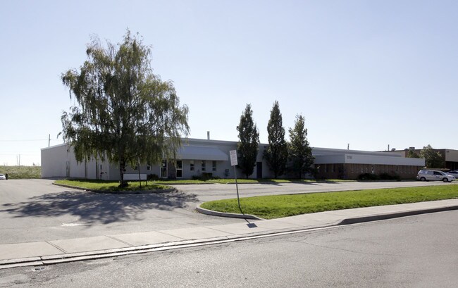 Plus de détails pour 2792-2806 Slough St, Mississauga, ON - Industriel à vendre