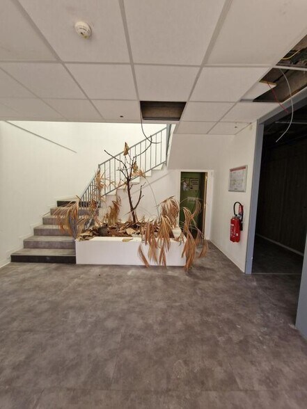 Bureau dans SAINT-OUEN-L'AUMONE à louer - Photo du bâtiment - Image 2 de 9