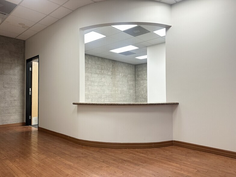120 N Maclay Ave, San Fernando, CA à louer - Photo du bâtiment - Image 2 de 7