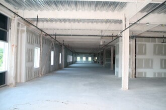 1405 E South Blvd, Rochester Hills, MI for lease Interior Photo- Image 2 of 4