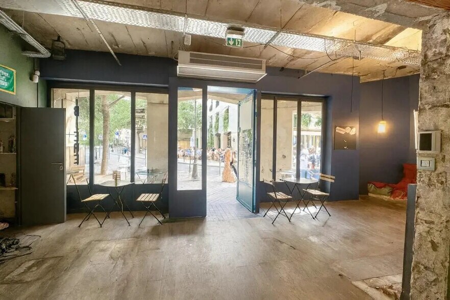 1 Place De Thorigny, Paris for lease - Interior Photo - Image 2 of 9