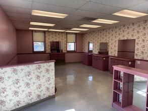 100 N Buckmarsh St, Berryville, VA for lease Interior Photo- Image 2 of 9