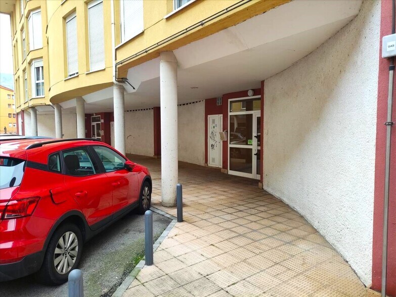 Commerce de détail dans Ampuero à vendre - Photo du bâtiment - Image 3 de 18