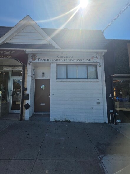 145-20 14th Ave, Whitestone, NY à vendre - Photo du bâtiment - Image 2 de 11