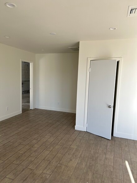 15111 Keswick St, Van Nuys, CA for sale - Building Photo - Image 2 of 8