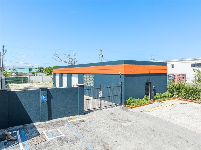 Thomas Street - Hollywood, FL portefeuille de 4 propriétés à vendre sur LoopNet.ca - Photo du bâtiment - Image 2 de 15