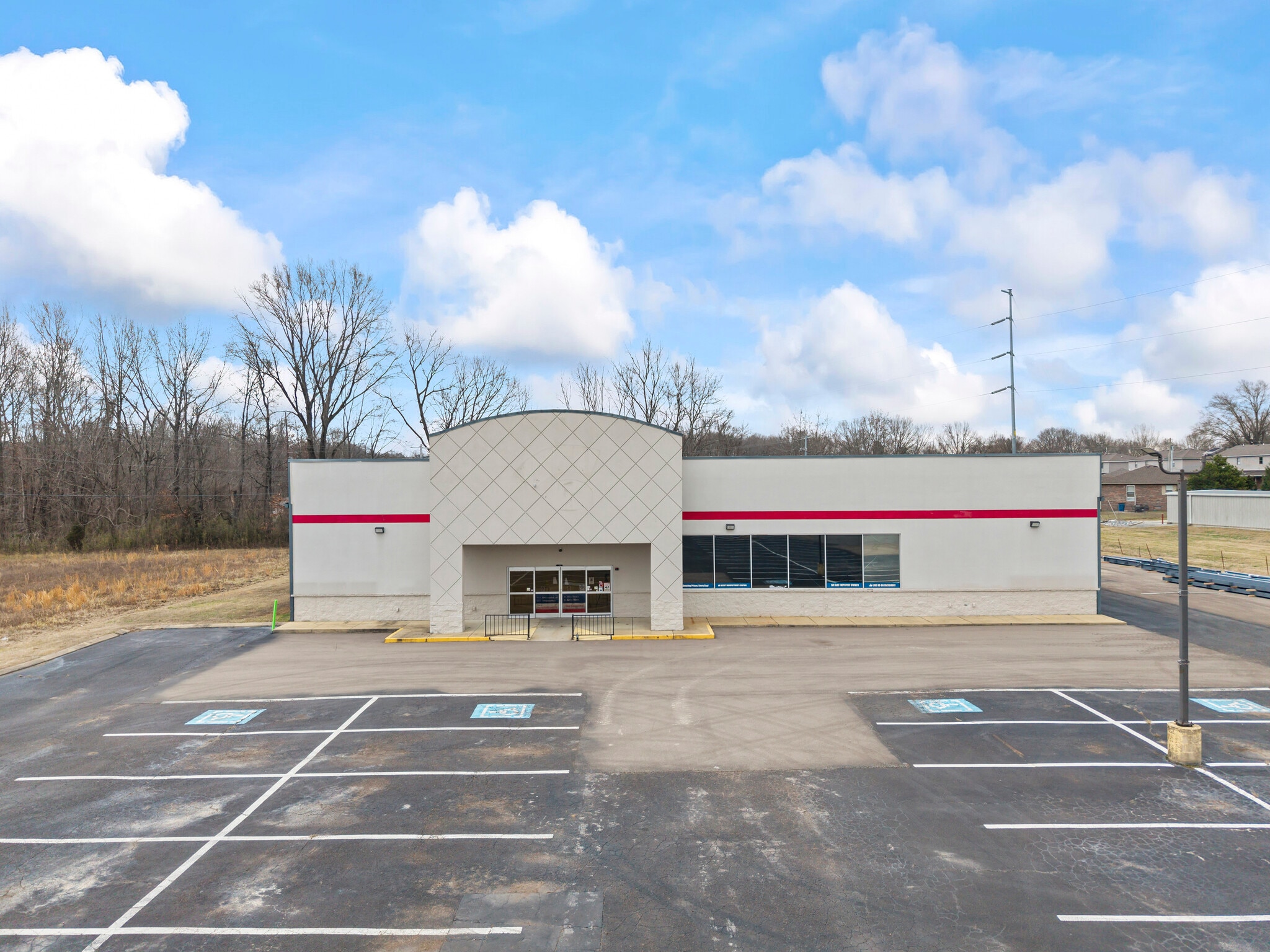 4200 Skyhawk Pky, Martin, TN for lease Building Photo- Image 1 of 27