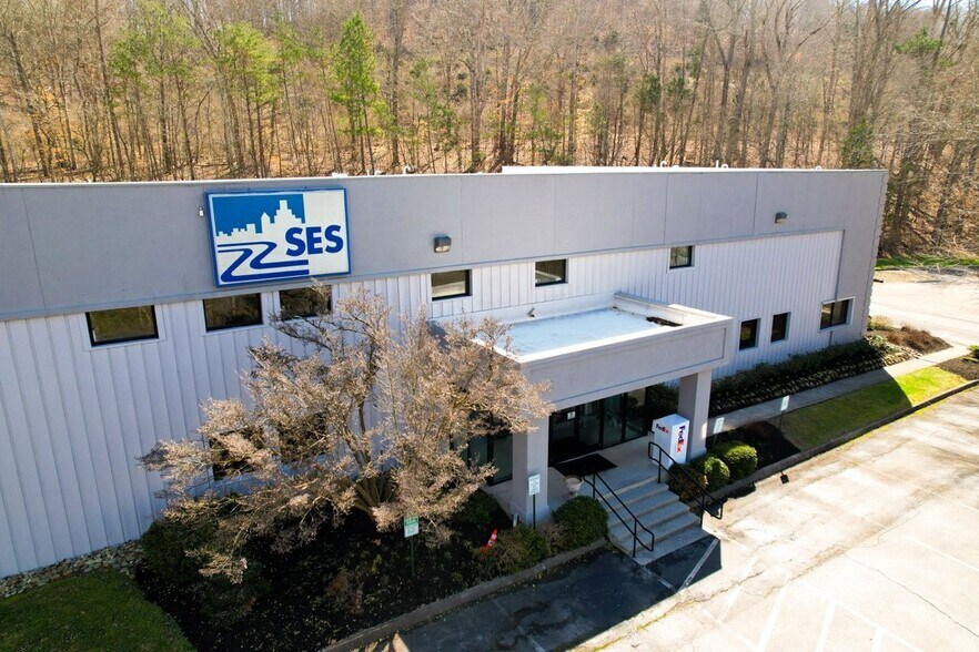 1006 Floyd Culler Ct, Oak Ridge, TN à louer - Photo du bâtiment - Image 2 de 4