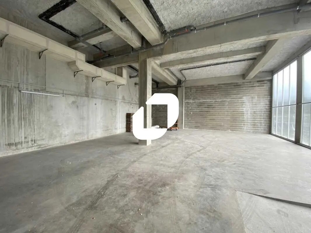 Flex in Bordeaux for lease Building Photo- Image 1 of 6
