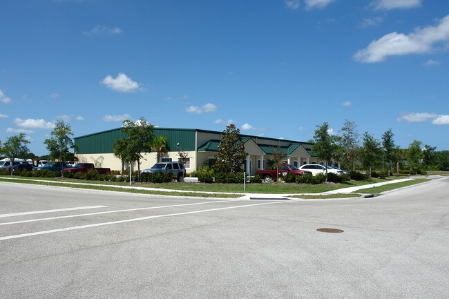 Plus de détails pour 8120-8130 Uzita Dr, Sarasota, FL - Local d'activités à louer