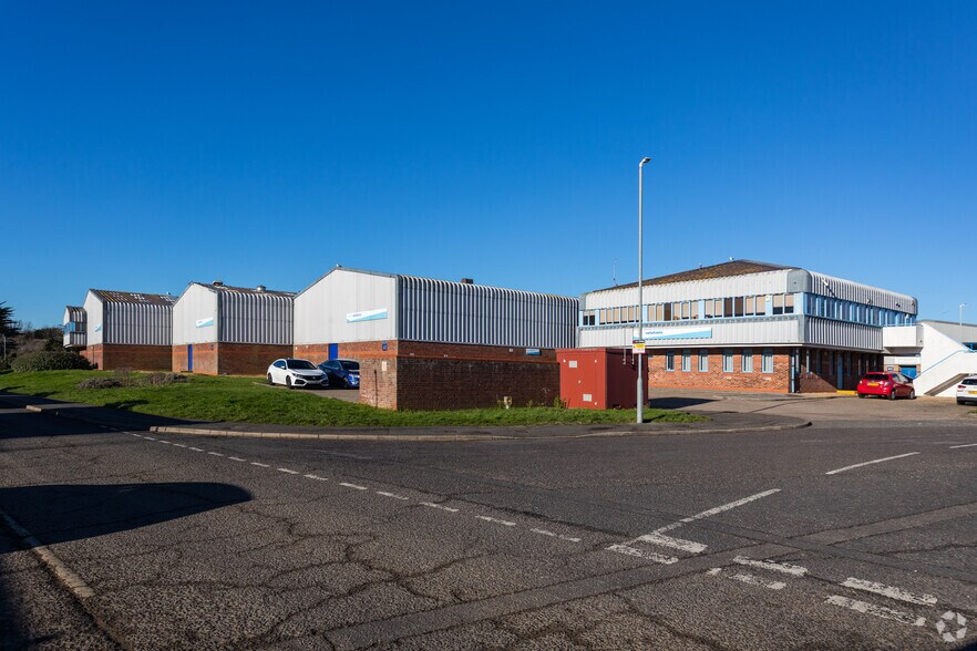 Newton Rd, Peacehaven à louer - Photo du bâtiment - Image 2 de 5