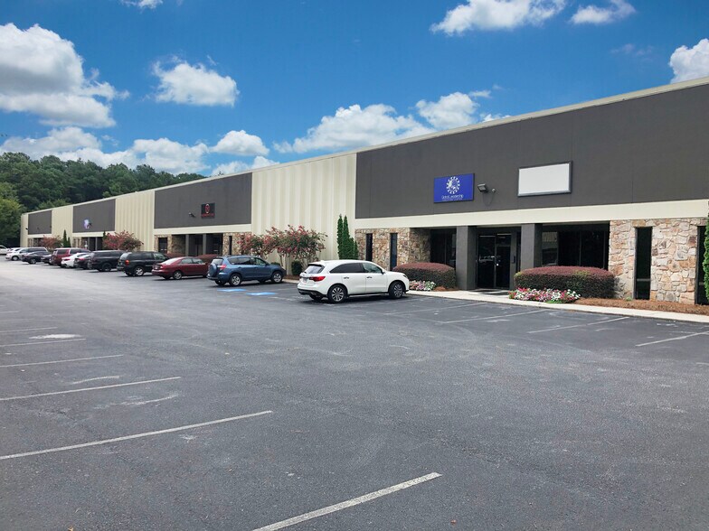5335-5353 Snapfinger Woods Dr, Decatur, GA à louer - Photo du bâtiment - Image 3 de 7