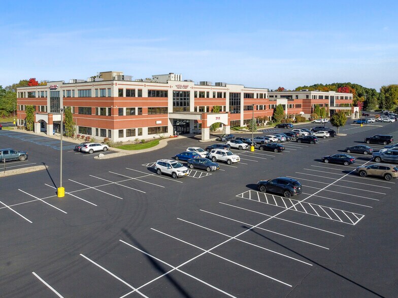 711-713 Troy Schenectady Rd, Latham, NY à louer - Photo du bâtiment - Image 2 de 50