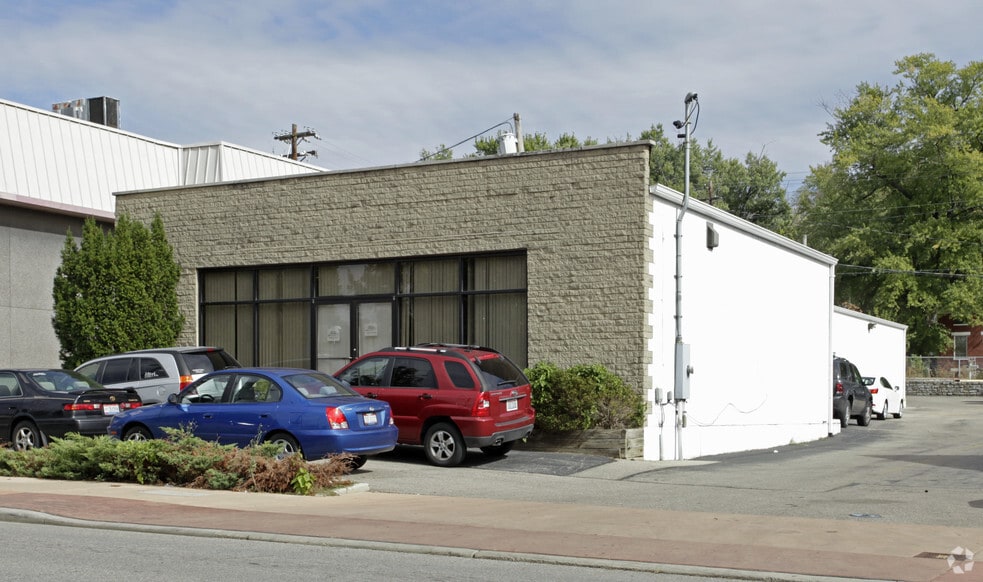 8830 Reading Rd, Cincinnati, OH for lease - Primary Photo - Image 1 of 2