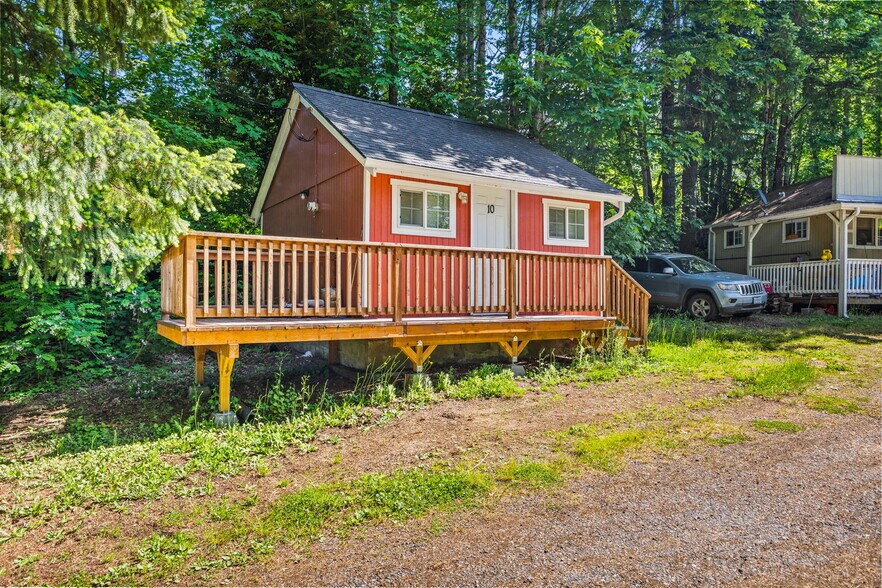 105 N Front St, Detroit, OR à vendre - Photo du bâtiment - Image 2 de 9