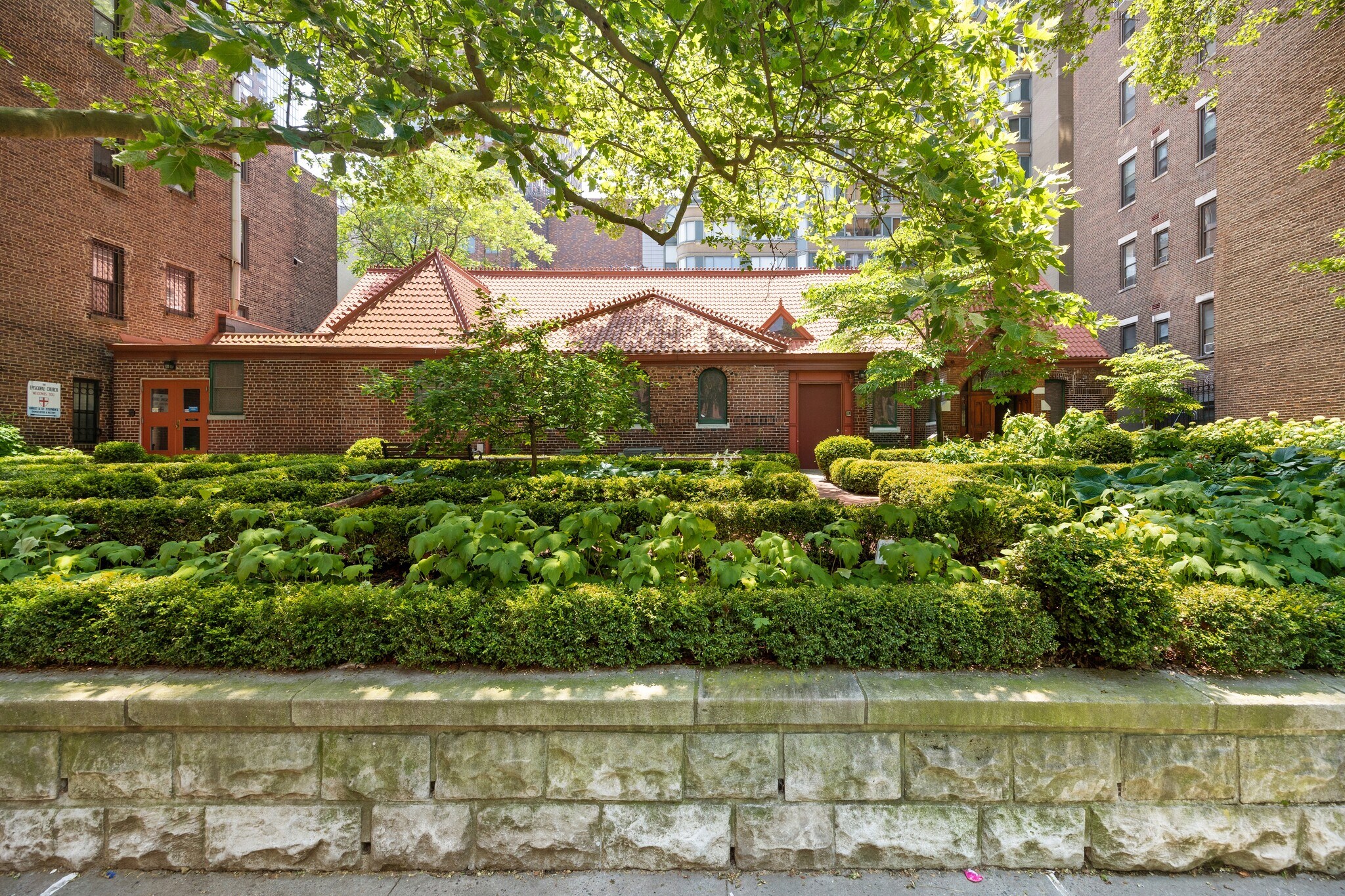 122 W 69th St, New York, NY for lease Primary Photo- Image 1 of 2