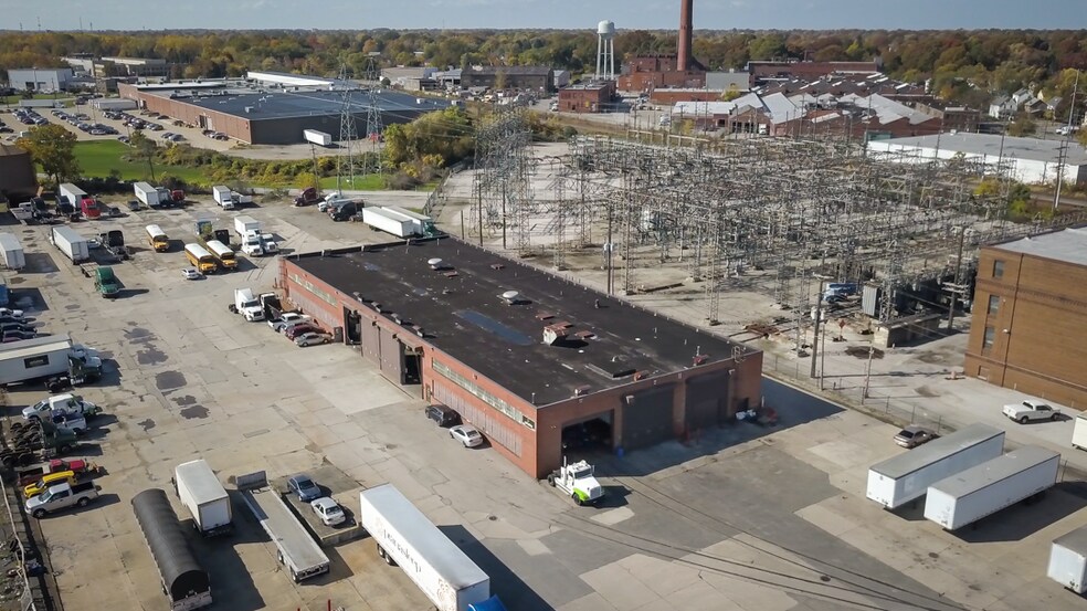 8500 Clinton Rd, Brooklyn, OH à louer - Photo du bâtiment - Image 3 de 6