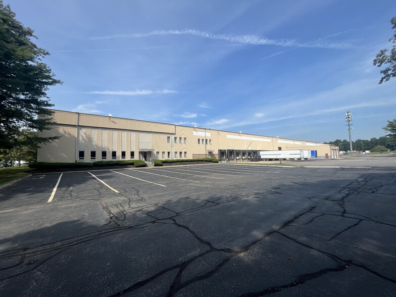 33 Suffolk Rd, Mansfield, MA for lease - Building Photo - Image 1 of 4