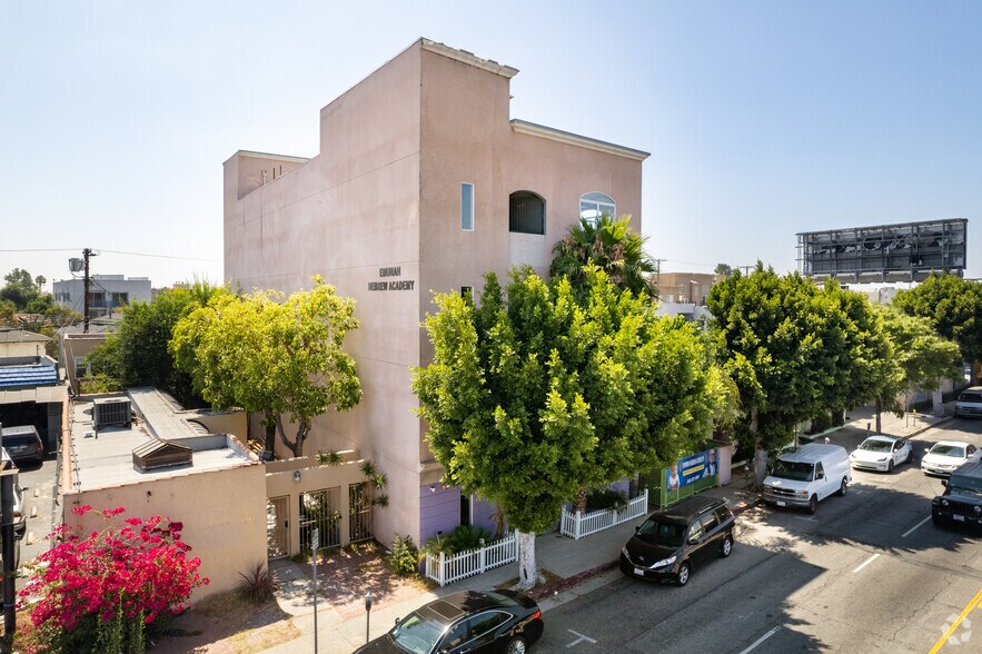 1518 S Robertson Blvd, Los Angeles, CA à louer - Photo du bâtiment - Image 1 de 15